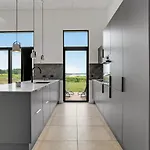 Gorgeous In With Kitchen בית נופש Sjolund