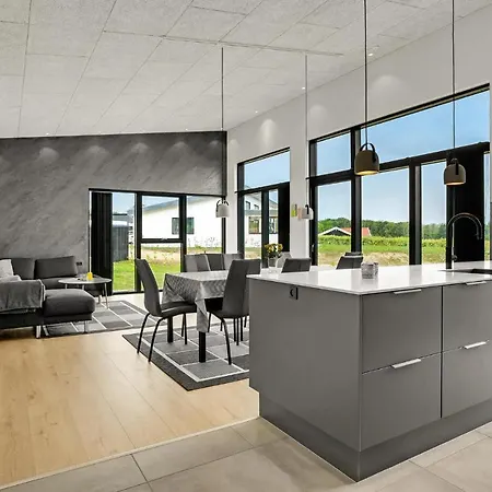 Gorgeous In With Kitchen Holiday home