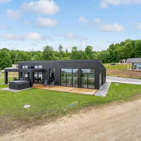 Gorgeous In With Kitchen Holiday home