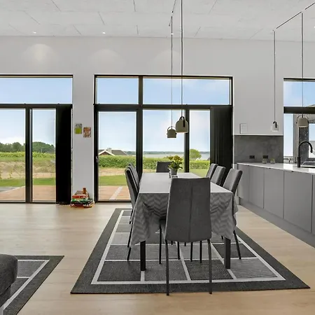 Gorgeous In With Kitchen Holiday home