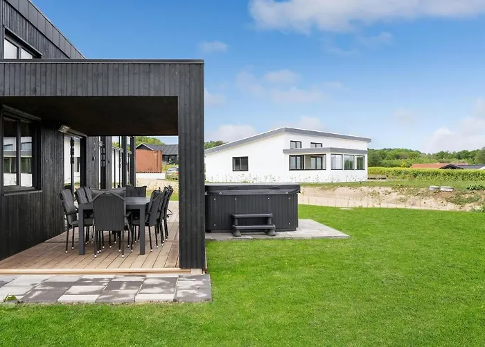 Gorgeous In With Kitchen 펜션 Sjolund